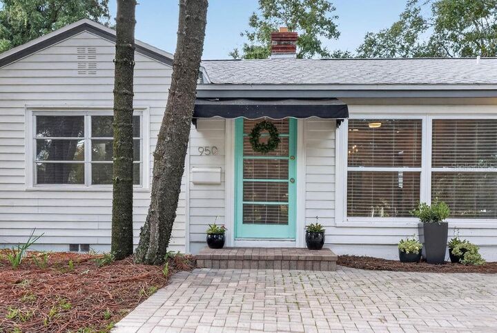 Property Photo: 950 S Kentucky Avenue FL 32789