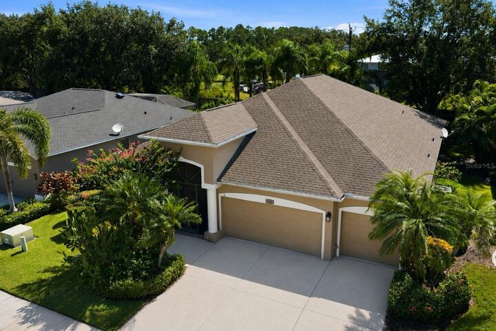 Property Photo:  295 Londonderry Drive  FL 34240 