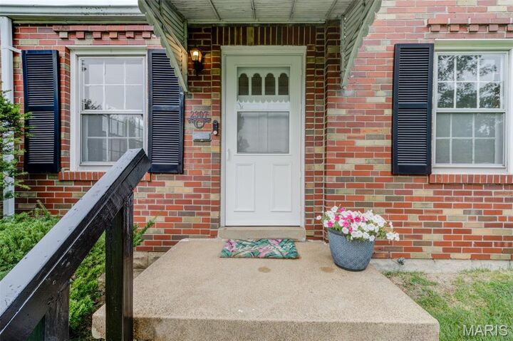 Property Photo:  2307 Brown Road  MO 63114 
