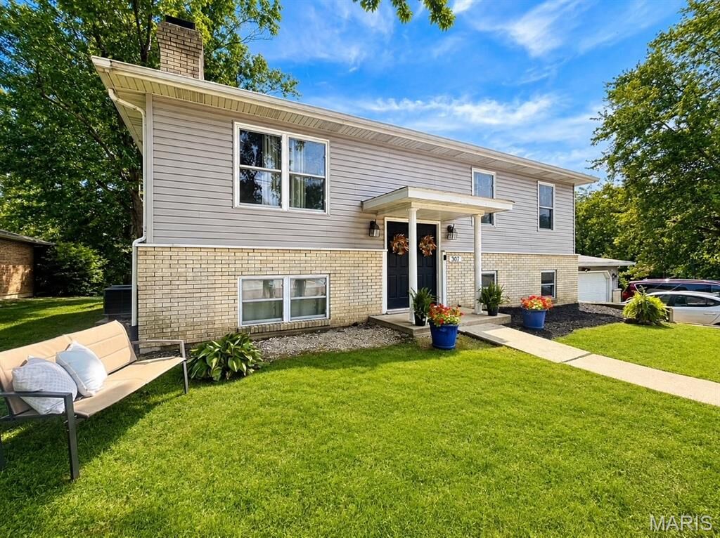 Property Photo:  307 Hazel Street  IL 62294 