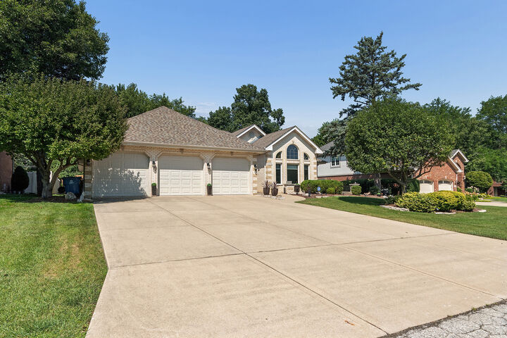 Property Photo: 12306 S Nagle Avenue IL 60463