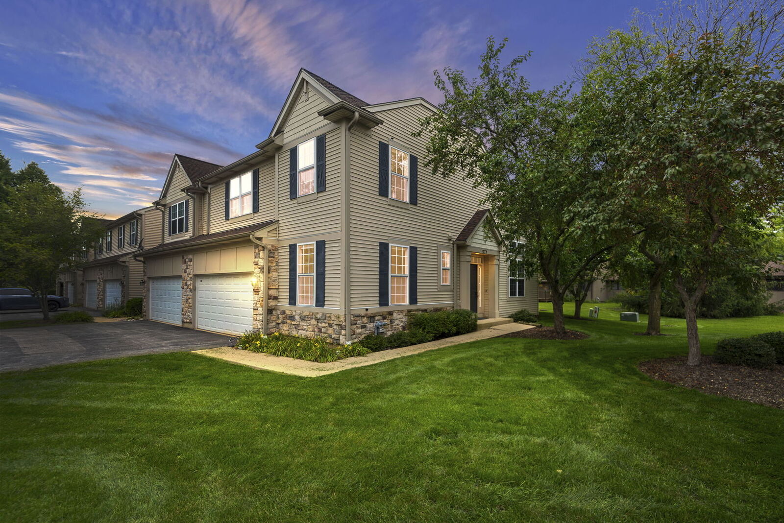 Property Photo: 828 Amelia Court IL 60030