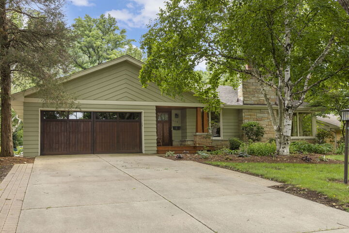 Property Photo: 510 W Prairie Avenue IL 60187
