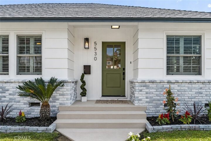 Property Photo: 5530 E Pageantry CA 90808