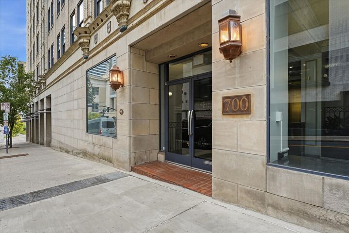 Property Photo:  700 Church St 902  TN 37203 