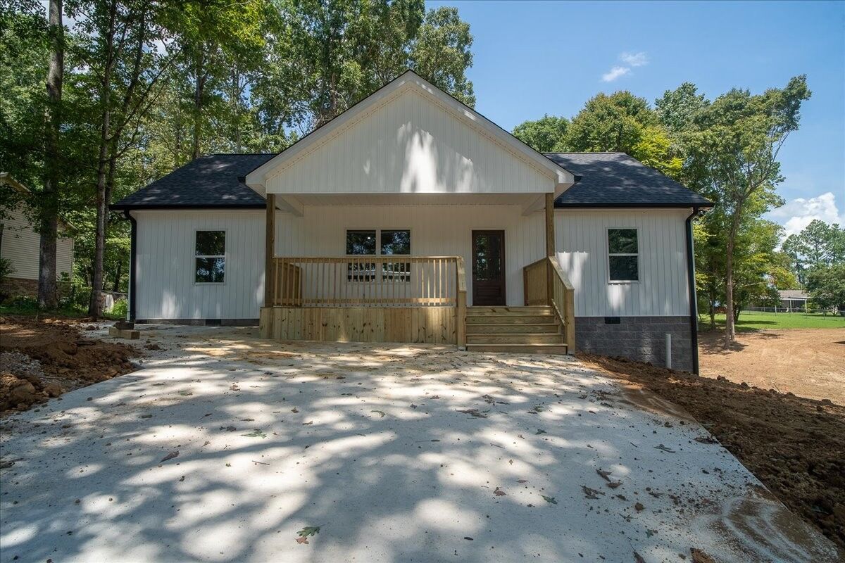 Property Photo: 300 Devin Dr TN 38464