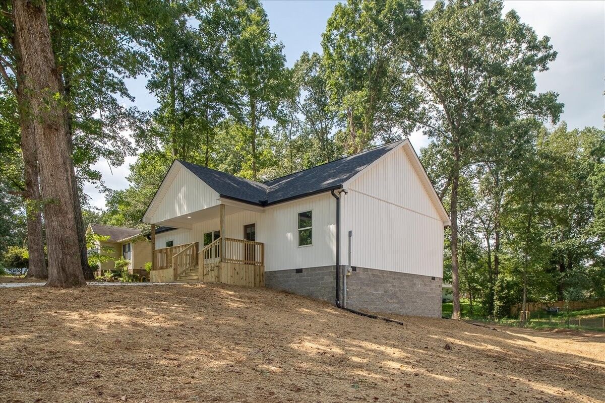 Property Photo:  300 Devin Dr  TN 38464 
