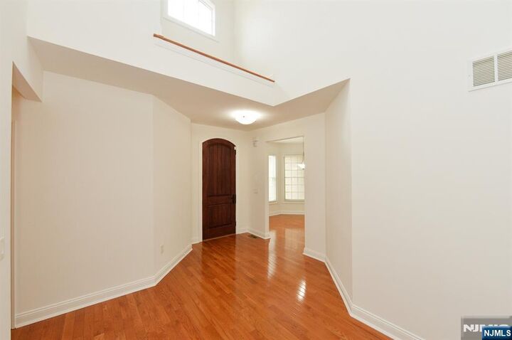 Property Photo:  99 Windsor Lane  NJ 07446 