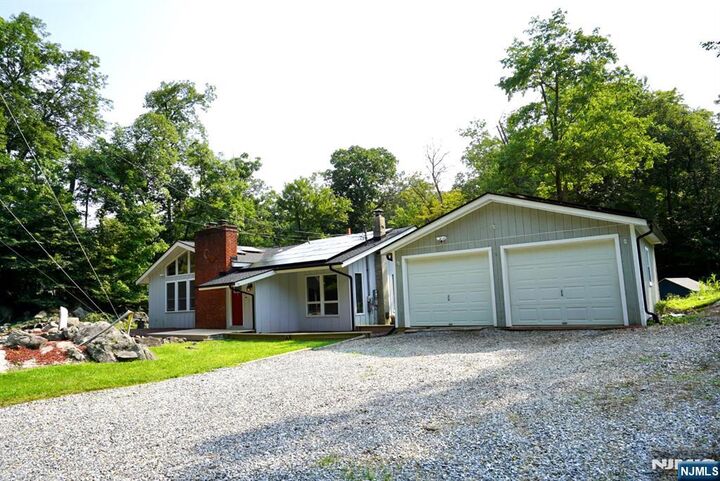 Property Photo:  5 Woodlawn Drive  NJ 07821 