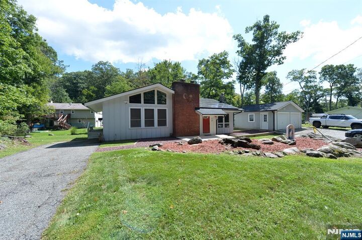 Property Photo:  5 Woodlawn Drive  NJ 07821 