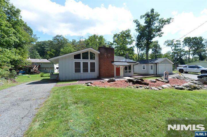 Property Photo:  5 Woodlawn Drive  NJ 07821 