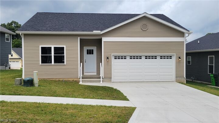 Property Photo: 385 Thorn Way OH 44230