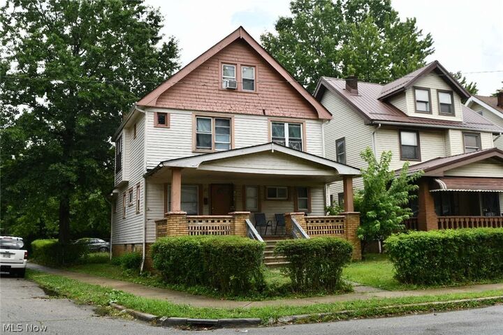 Property Photo: 1319 Elwood Road OH 44112