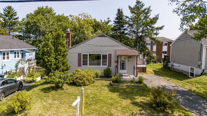 Property Photo:  60 Thornhill Drive  NS B3R 2B4 