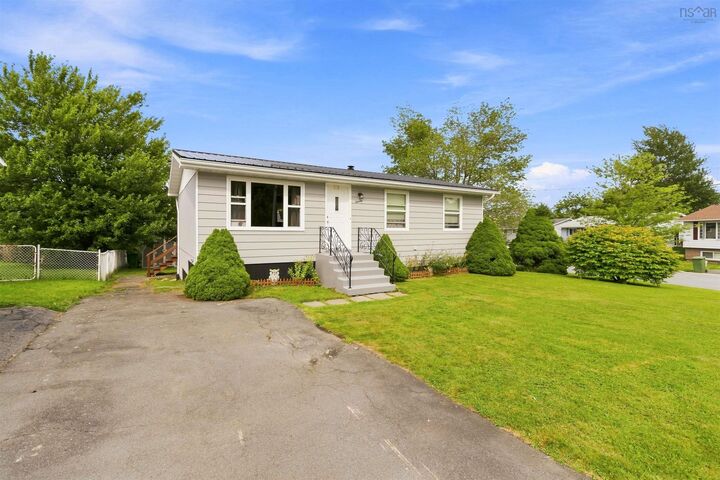 Property Photo: 11 Savona Court NS B2W 4R1