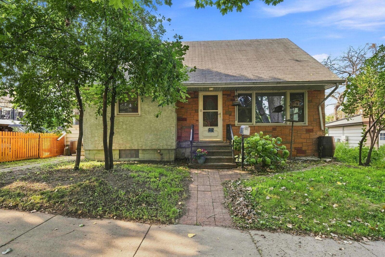 Property Photo:  212 3rd Street E  MN 55352 