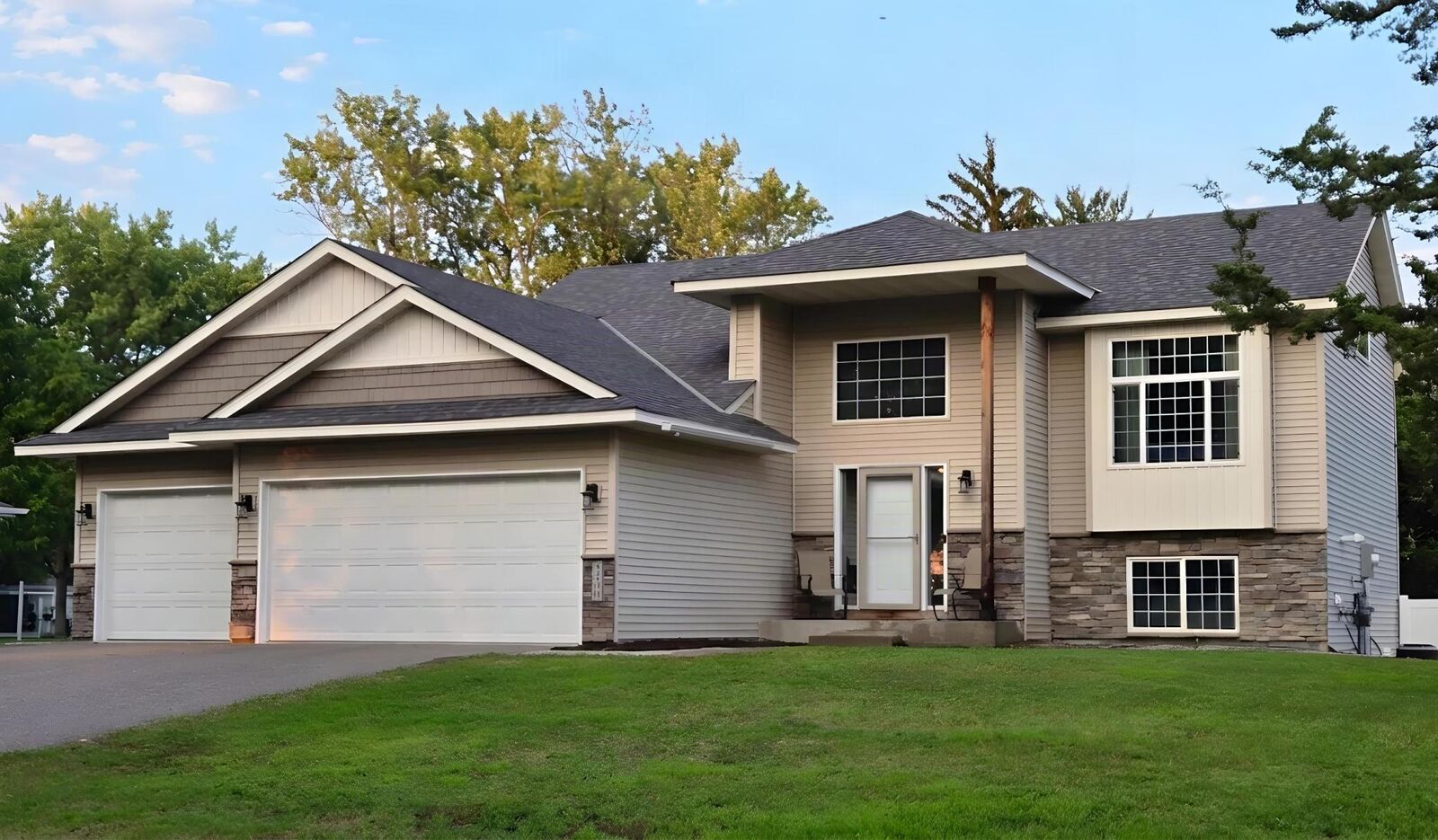 Property Photo:  5400 Yukon Avenue N  MN 55428 