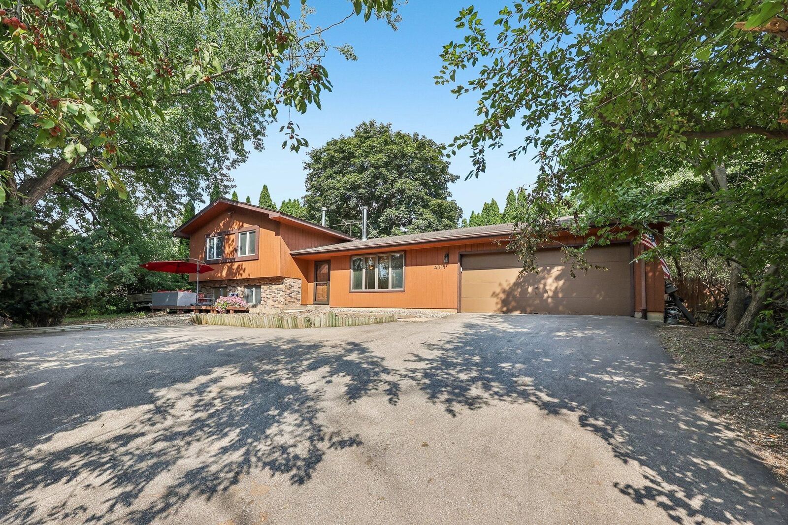 Property Photo:  4311 Williston Road  MN 55345 