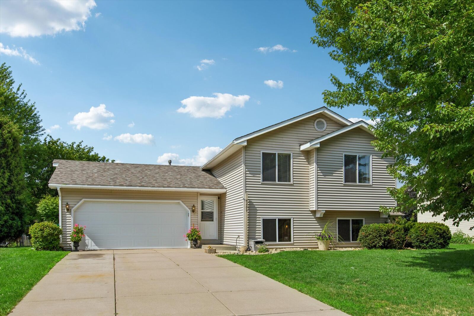 Property Photo: 4209 Braddock Trail MN 55123