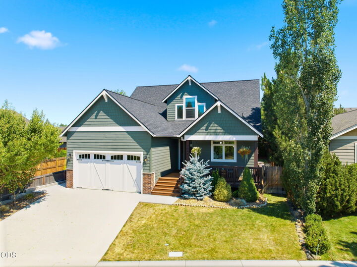 Property Photo:  2044 NE Altura Drive  OR 97701 