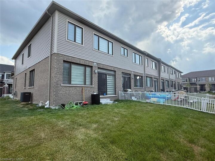 Property Photo:  15 Blacklock Street 39  ON N1S 0E2 