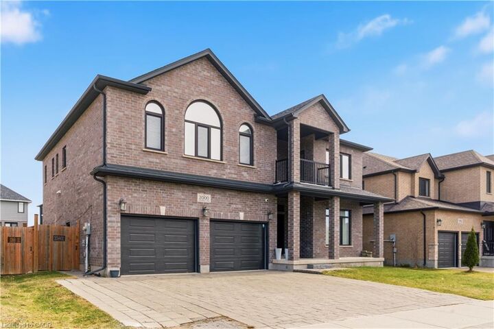 Property Photo: 2000 Maddex Way ON N5X 0M9