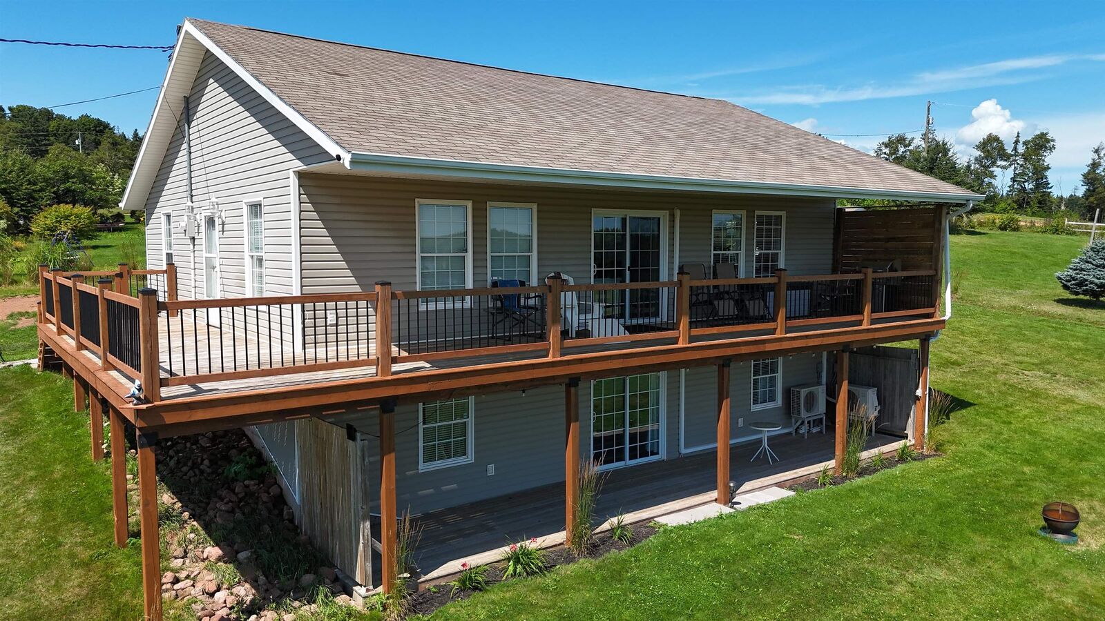 Property Photo: 65 Riverview Dr PE C0B 1M0