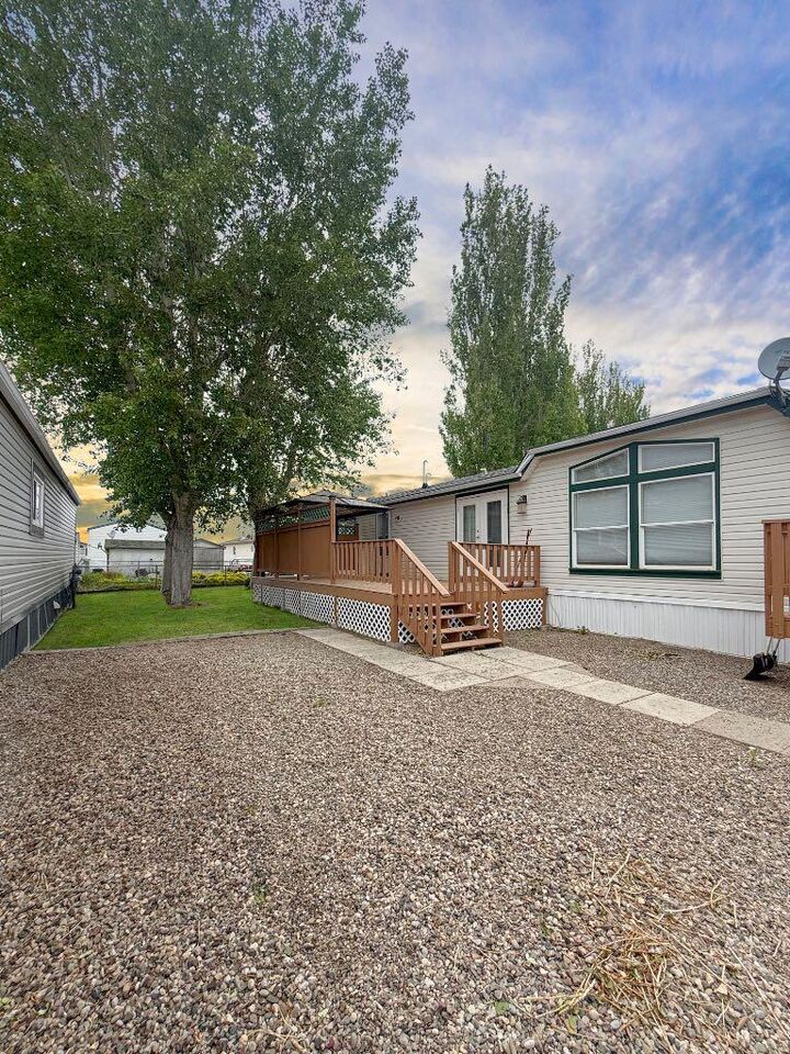 Property Photo:  1712 23st Street 20  AB T1M 1K5 