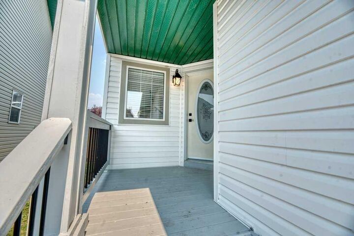 Property Photo:  20 Taracove Crescent NE  AB T3J 4R3 