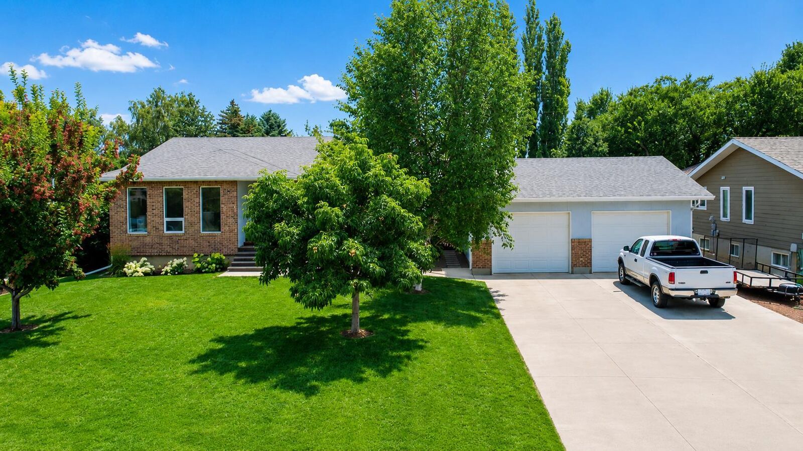 Property Photo: 80 N 250 E AB T0K 2S0