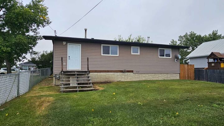 Property Photo: 4810 Windsor Avenue AB T0C 0X0