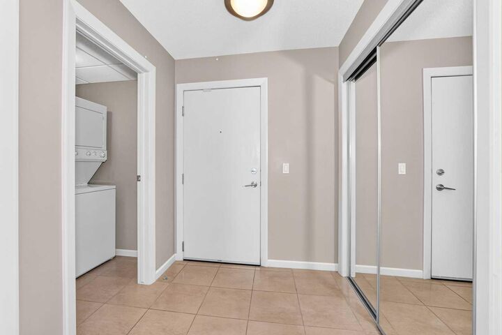 Property Photo:  210 15 Avenue SE 2403  AB T2G 0B5 