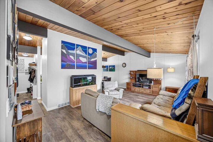 Property Photo: 661 12 Avenue AB T0M 0N0
