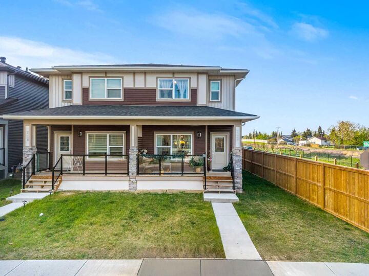 Property Photo:  262 Midgrove Mews SW  AB T4B 5K7 