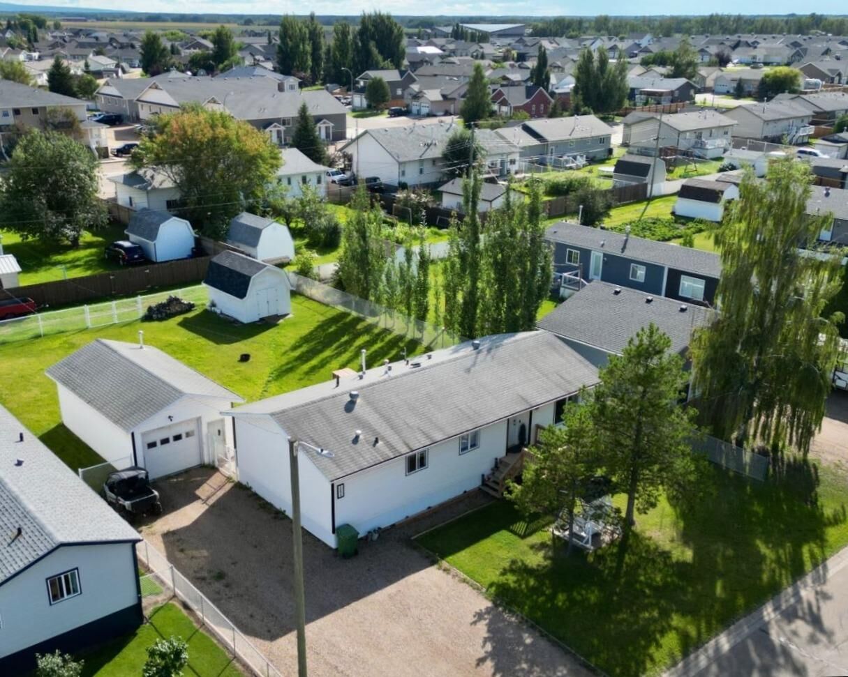 Property Photo:  10629 101 Ave  AB T0H 2H0 