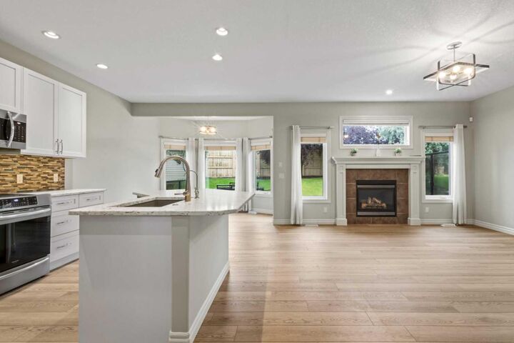 Property Photo: 126 Chapman Close SE AB T2X 3V7