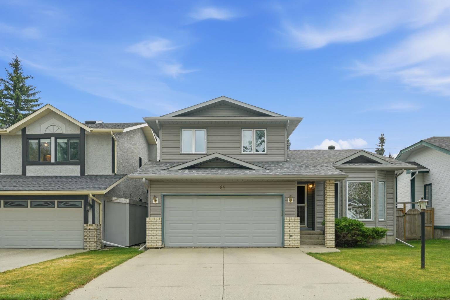 Property Photo:  61 Shannon Crescent SW  AB T2Y 2T8 