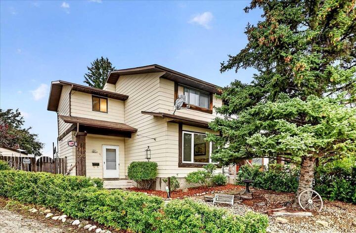 Property Photo: 120 Aboyne Place NE AB T2A 5Z1