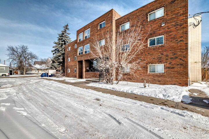 Property Photo:  319 2 Avenue 402  AB T1P 1T7 