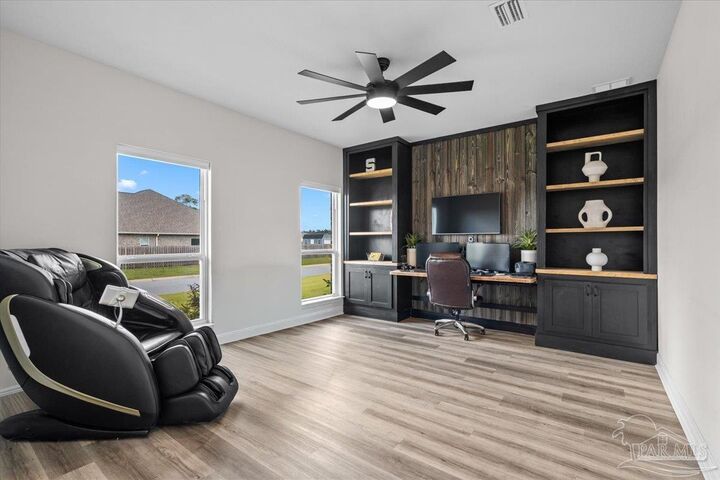 Property Photo: 6474 Cedar Key Dr FL 32570