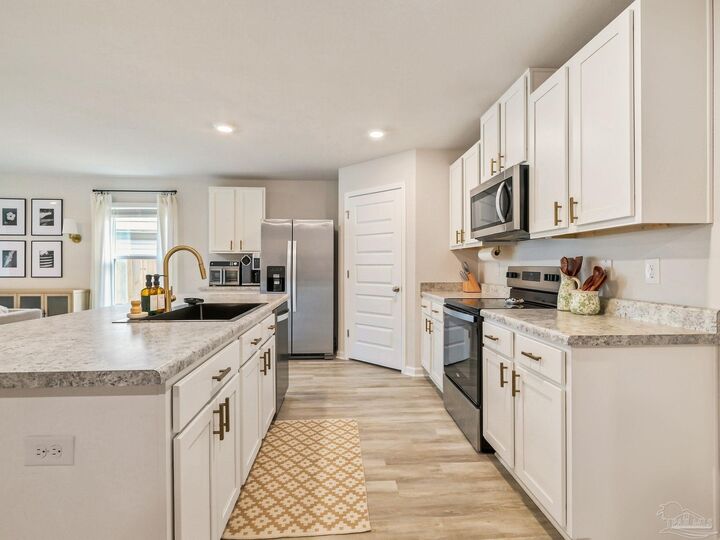 Property Photo:  4422 White Birch Ct  FL 32571 