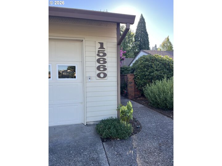 Property Photo:  15660 SW Greenleaf Ct  OR 97224 