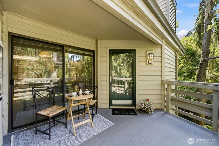 Property Photo: 1266 Bellevue Way NE 2 WA 98004