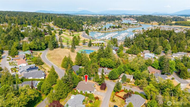 Property Photo: 511 Kloshe Way WA 98257