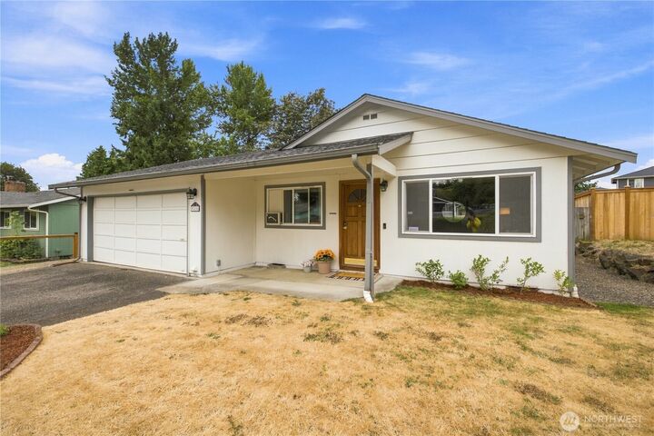 Property Photo:  916  87th Avenue NE  WA 98258 