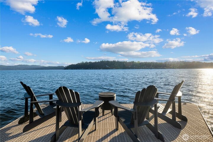 Property Photo:  2825 E Lake Sammamish Parkway NE  WA 98074 