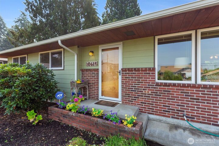 Property Photo:  10615 SE 244th Street  WA 98030 