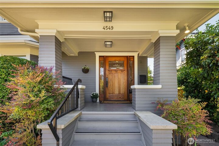 Property Photo: 4549 Thackeray Place NE WA 98105