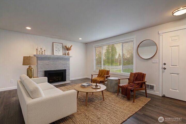 Property Photo: 863 SE 6th Avenue WA 98277