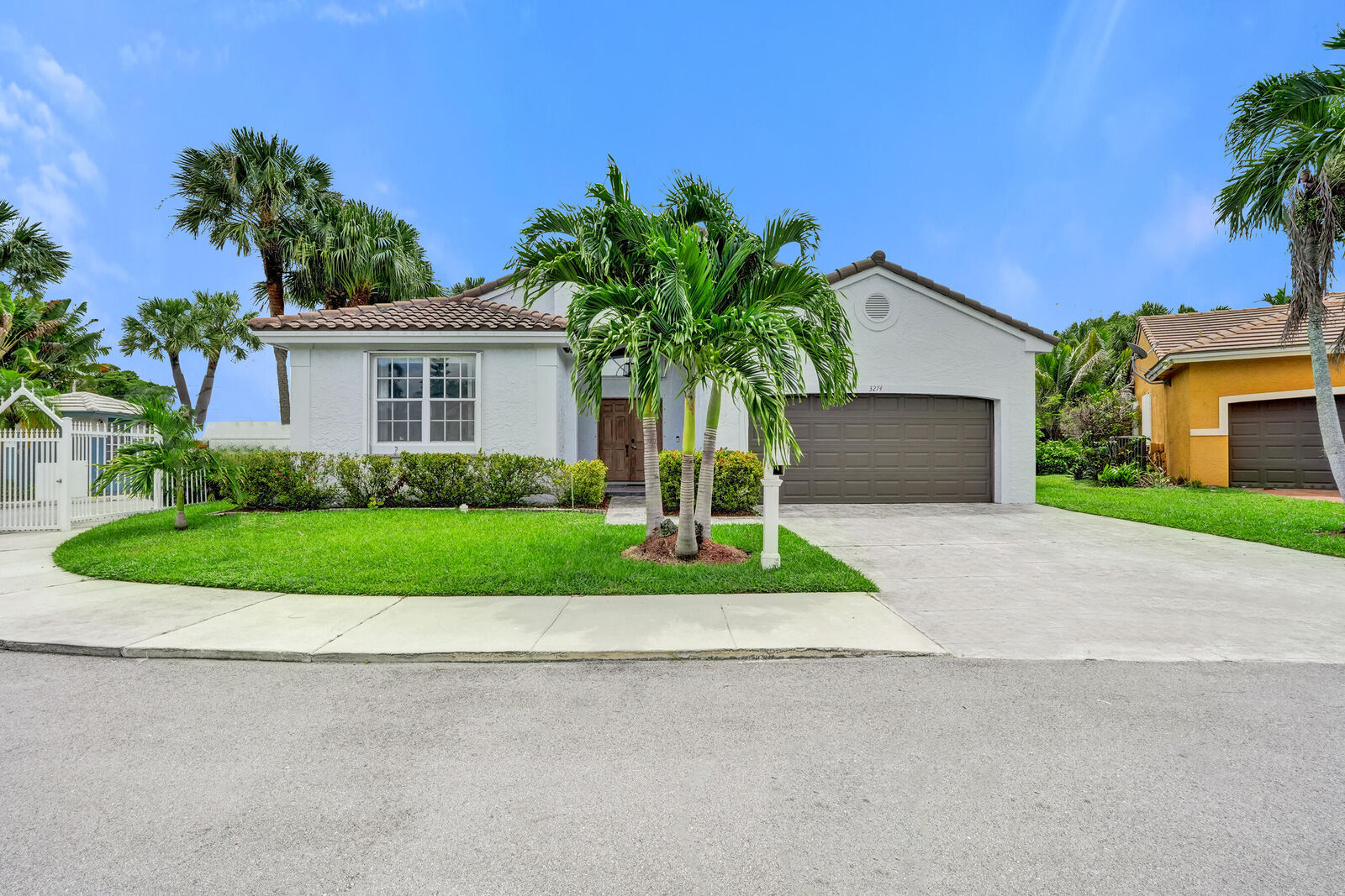 Property Photo: 3274 NW 22nd Avenue FL 33309